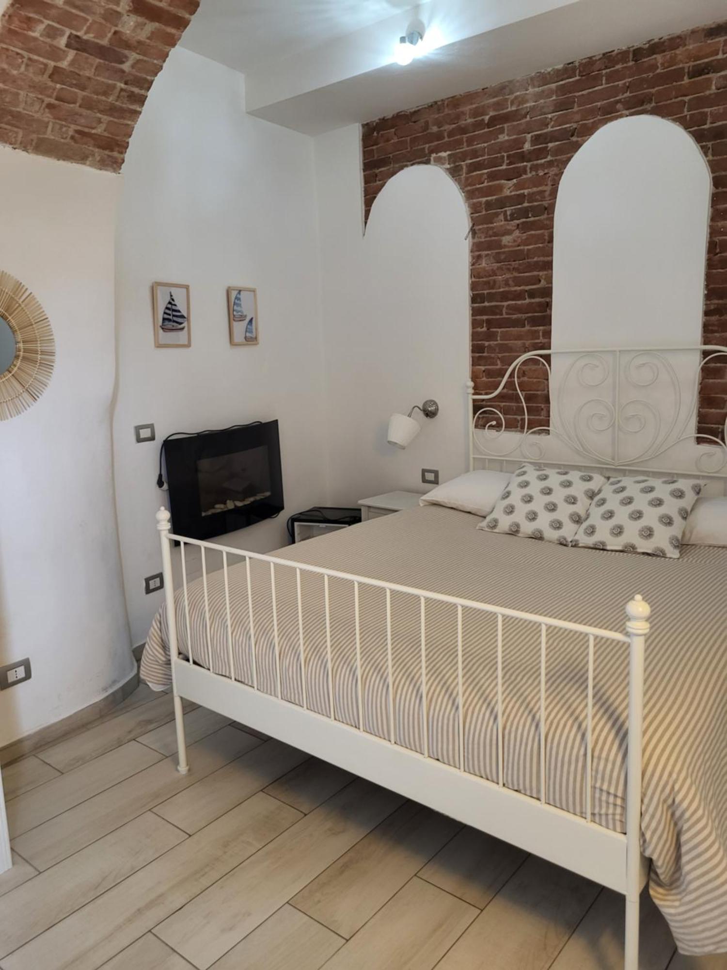 Affittacamere Il Timone Corniglia Bagian luar foto